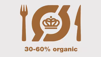 Brun logotyp med en gaffel, kniv och tallrik med en kronsymbol i mitten. Texten nedan lyder "30-60% ekologiskt.